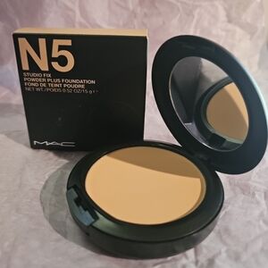 MAC Cosmetics Studio Fix Powder Plus Foundation - Various Shades